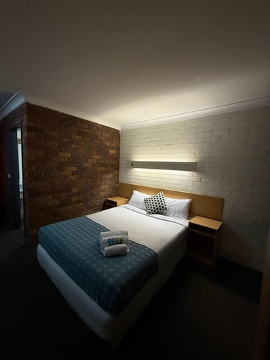 Bedroom 5, Arabella Motor Inn, Tweed Heads