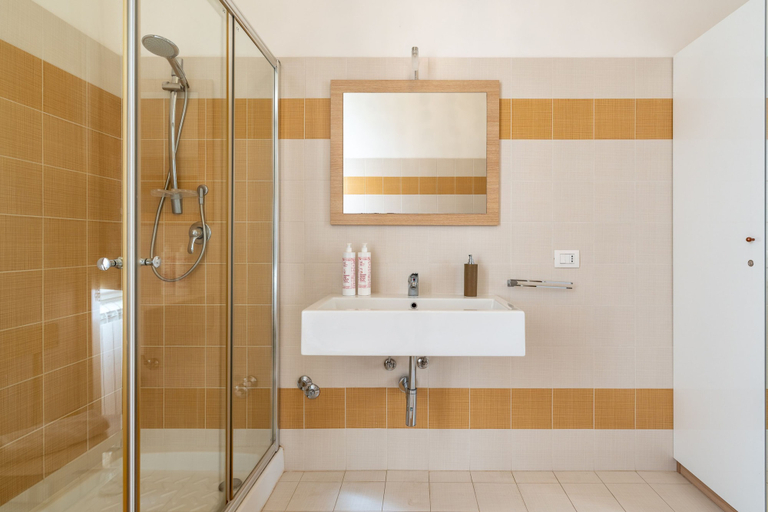 Bathroom 3, Casa del Conte con Terrazza, Syracuse