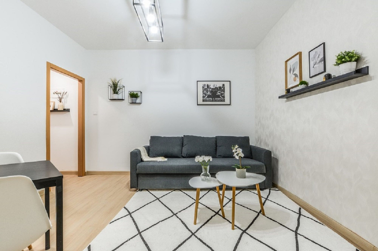 Room 3, C Plaza de Espa a 4B, Madrid