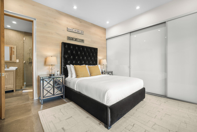Bedroom 3, Louise Modern - Luxury Smart Estate in Encino w/ Pool, Gym & Spa, Los Angeles