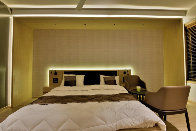 Bedroom 3, Kratos Club, Surat