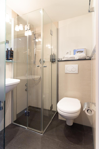 Bathroom 16