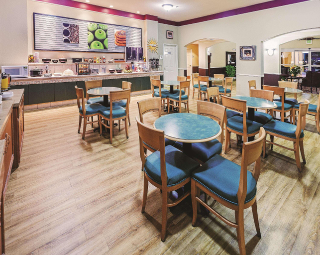 Food & Drinks 5, La Quinta Inn & Suites Weatherford, Parker