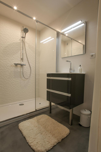 Bathroom 5, Le Presbytère de Thiverval, Yvelines