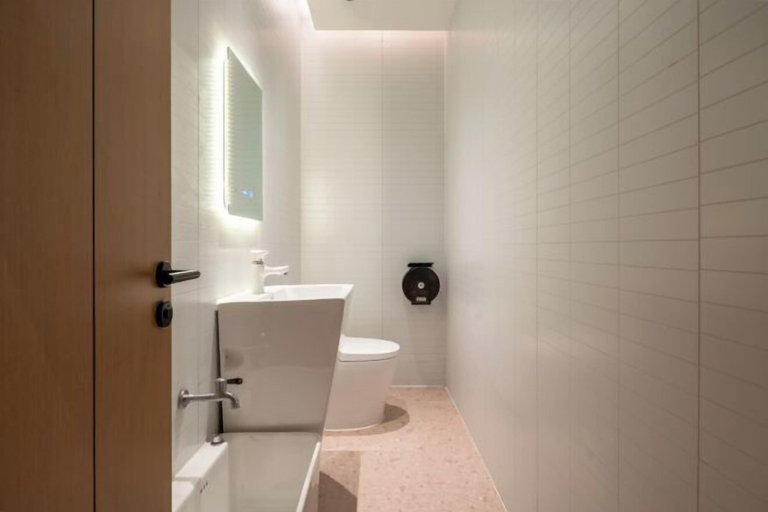 Bathroom 4, Anyou Hotel, Shanghai