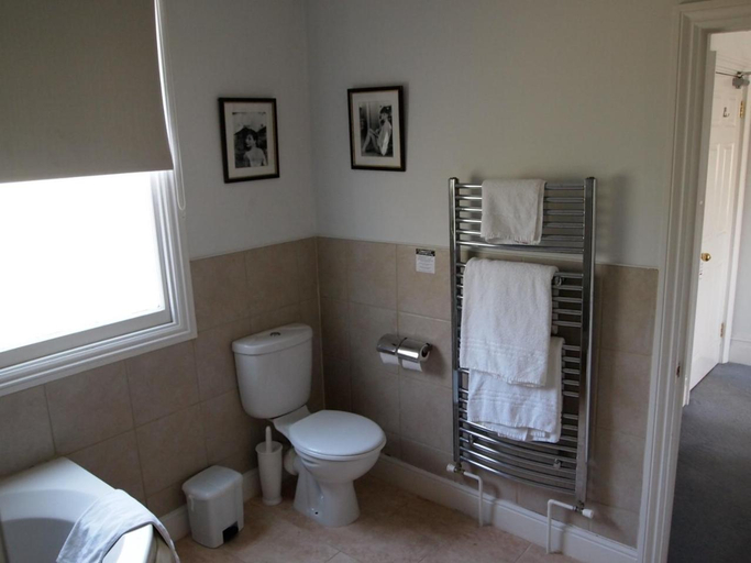 Bathroom 2, The Weir Hotel, Surrey