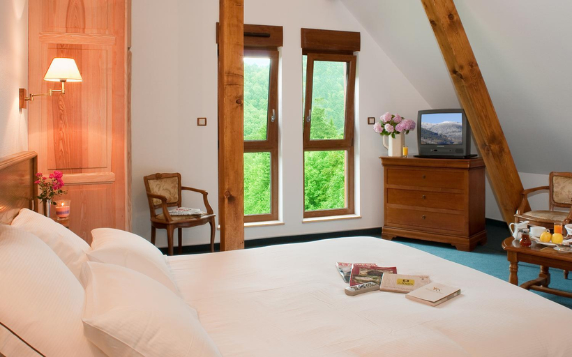 Bedroom 3, Logis Hotel Restaurant Neuhauser, Bas-Rhin