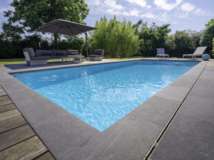 Pool 2, A Charming Holiday Home With a Swimming Pool, West-Vlaanderen