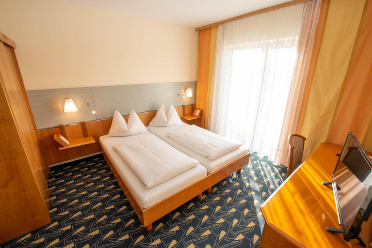 Bedroom 2, Hotel Rokohof, Klagenfurt