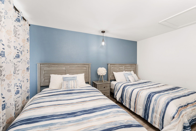 Bedroom 4, Founder's Brook Motel and Suites, Newport