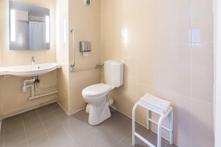 Bathroom 3, B&B HOTEL CHATEAUROUX Deols, Indre