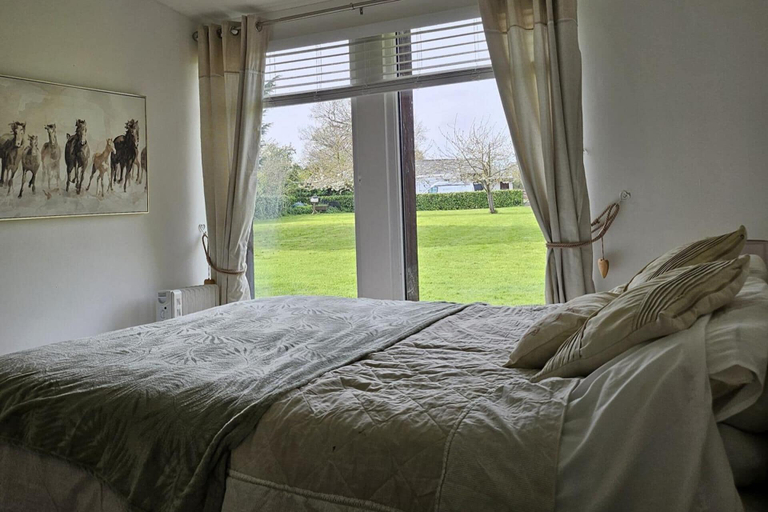 Bedroom 2, Dunmow 1-bed Cabin, Sleeps 4, 10 Mins to Stansted, Essex
