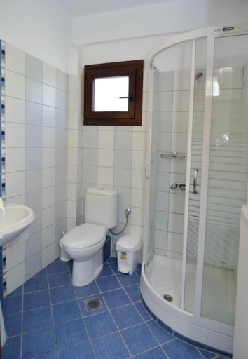 Bathroom 3, Hotel Moonbeam, East Macedonia and Thrace