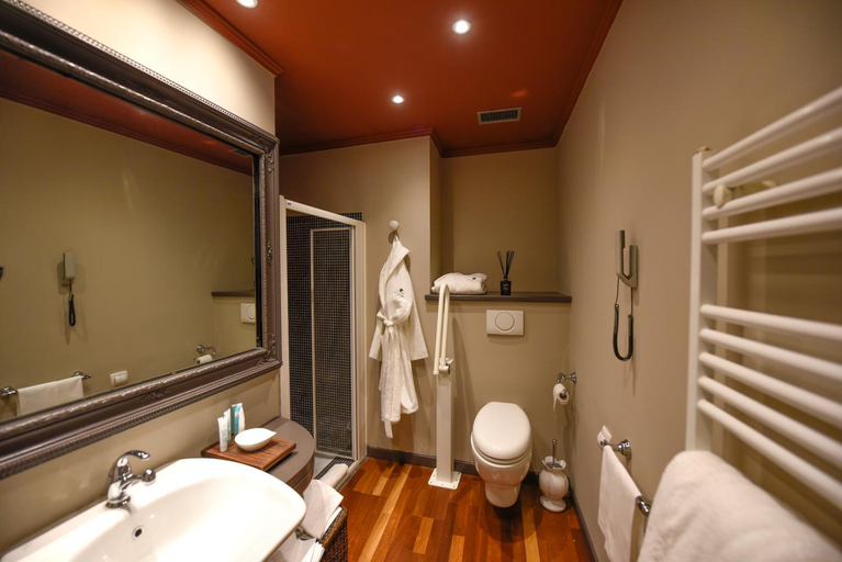 Bathroom 4, The Tuscanian Hotel, Lucca