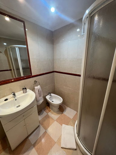 Bathroom 5, Rooms Maldonado, Madrid
