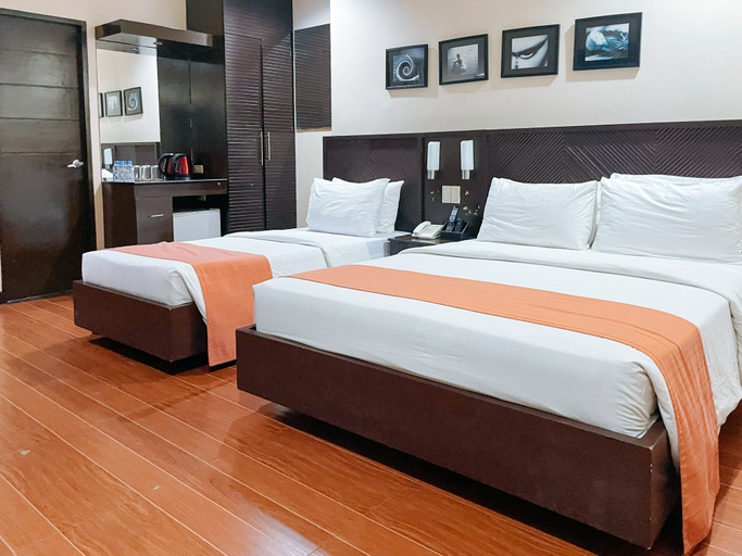 Bedroom 1, RedDoorz Plus @ Hotel Esse, Davao City