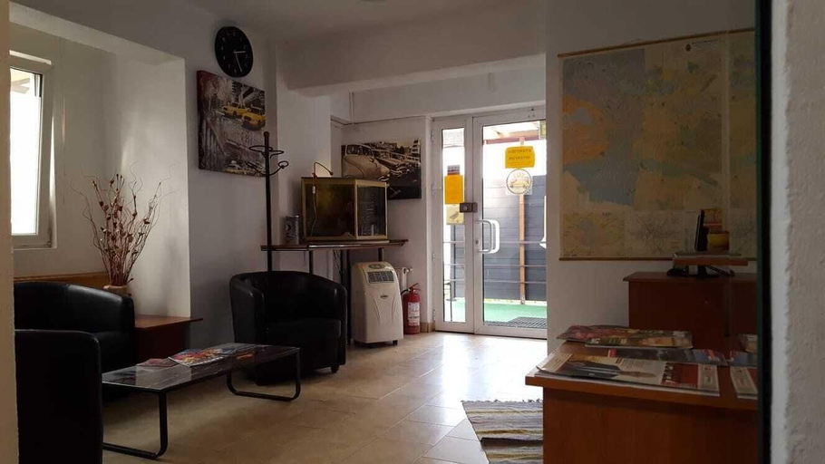 Public Area 3, Taxi Hostel, Otopeni