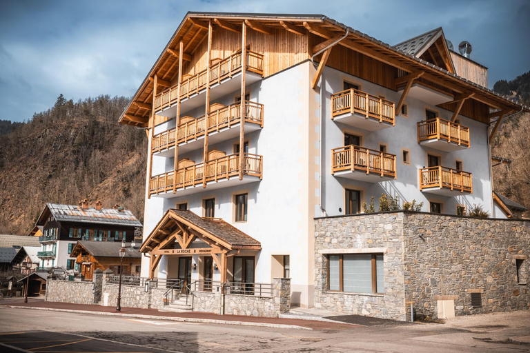 Exterior & Views