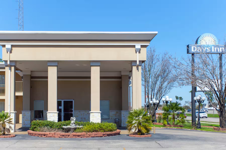 Exterior & Views 2, Days Inn by Wyndham Shenandoah, Montgomery
