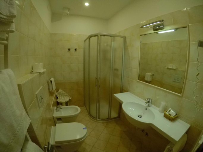 Bathroom 3, Hotel Ristorante Combolo, Sondrio