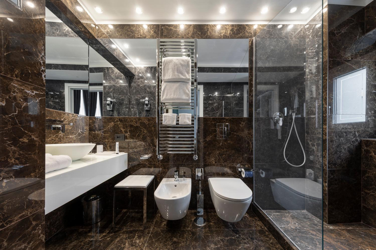 Bathroom 5, LHP River Club, Florence