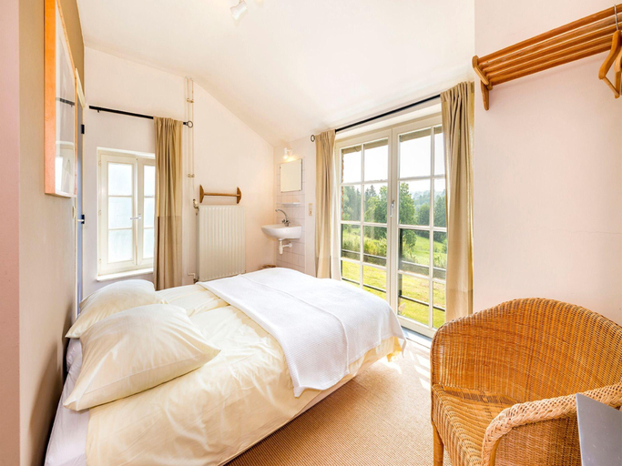 Bedroom 2, De Appelgaard Voeren Estate, Limburg