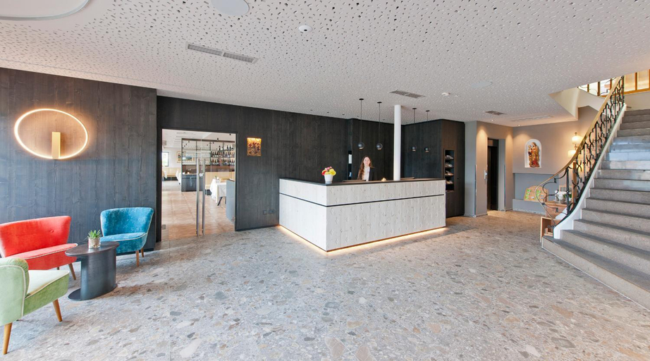 Public Area, Schennerhof, Bolzano