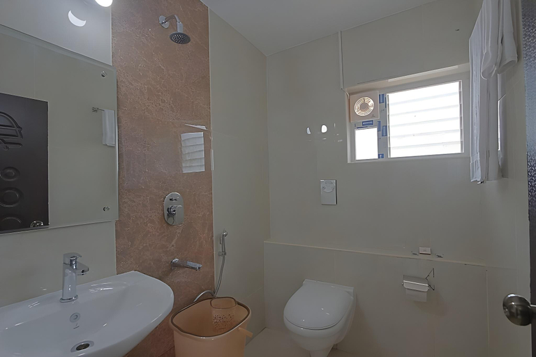 Bathroom, Orange Suites & Inn Bangalore Airport, Bangalore