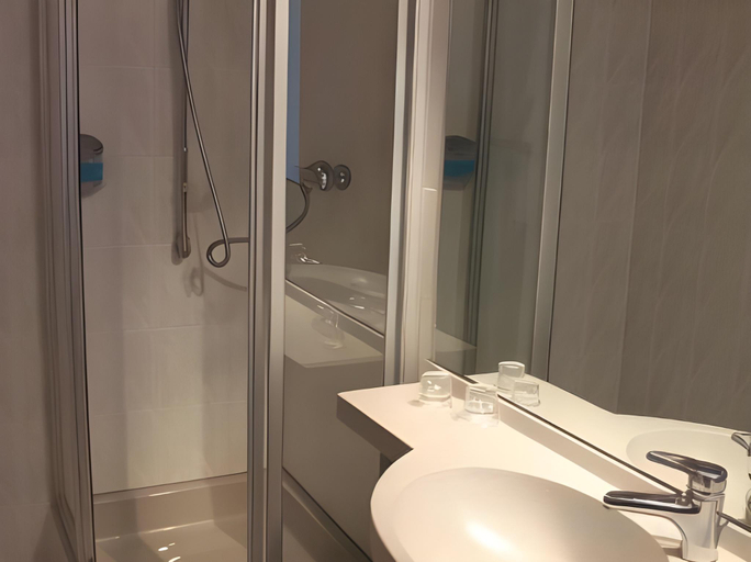 Bathroom 3, Hotel Roemerstein, Mainz
