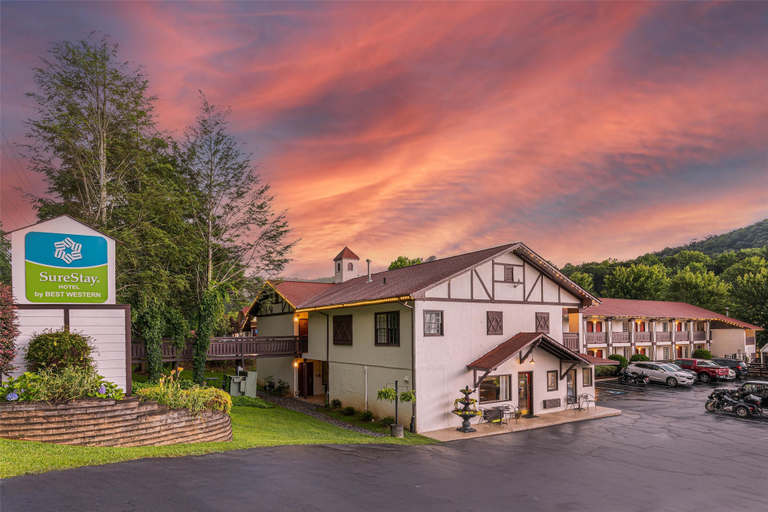 Exterior & Views