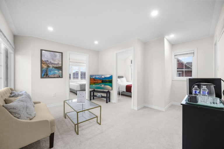 Room 3, Chic 2BR House Newly Renovated Central Spot, Peterborough