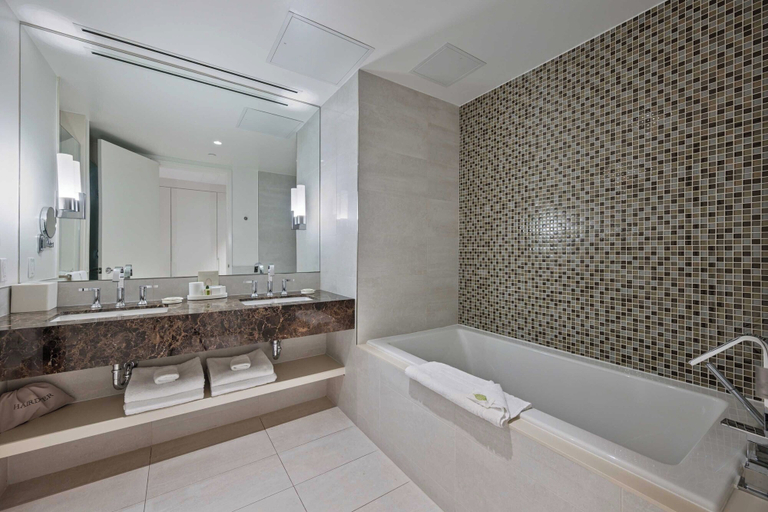 Bathroom 5, The Sutton Place Hotel Toronto, Toronto