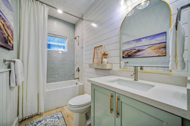Bathroom 5, Swinging Easy by Avantstay Private Pool, Firepit, Balcony, Nueces