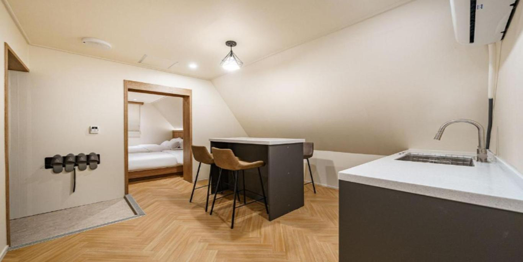 Others 5, VANE HOTEL, Nam