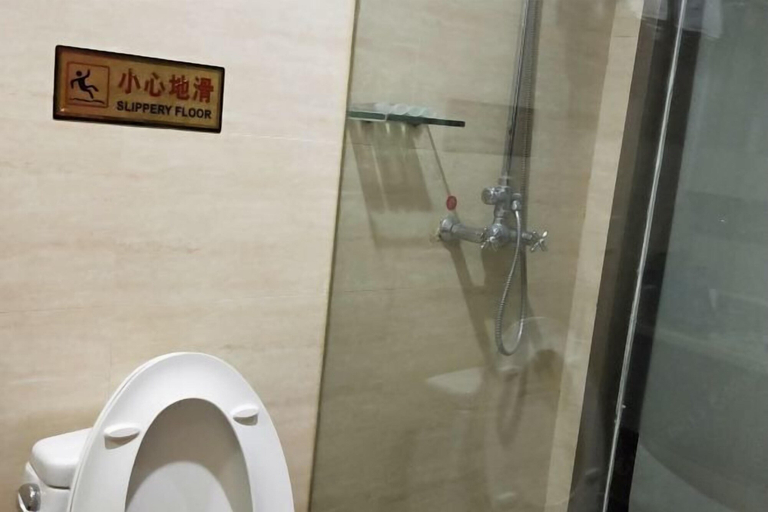 Bathroom 2, Dihao Hotel, Bayin'gholin Mongol