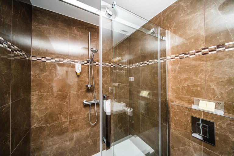 Bathroom 3, SUNce Palace Apartments, Dubrovnik