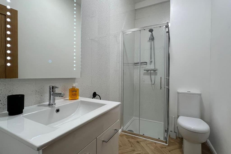 Shower, Barmouth Beach Front Apartments, Gwynedd