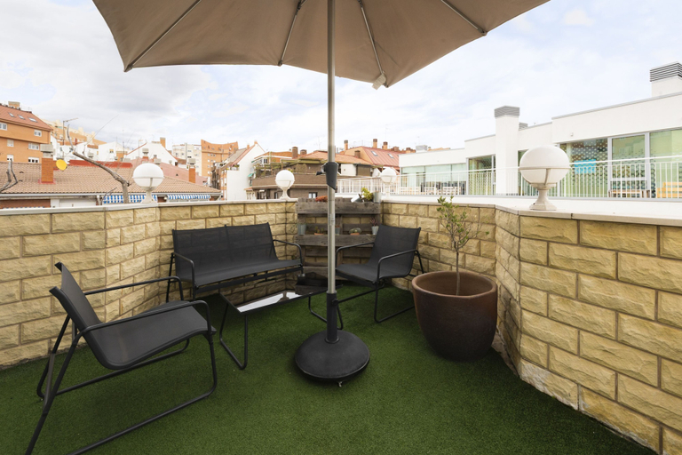 Room 5, M Pgui1a Tico con Amplia Terraza y Vistas Panor, Madrid