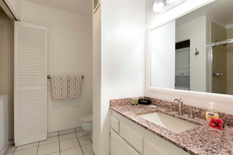 Bathroom 4, Plan Your Hawaii Vacay at Grace's Oasis!, Hawaii