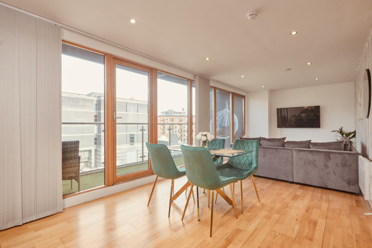 Others 5, Central Leeds Dock Apt&Free Secure Parking! 2 Bed, Leeds