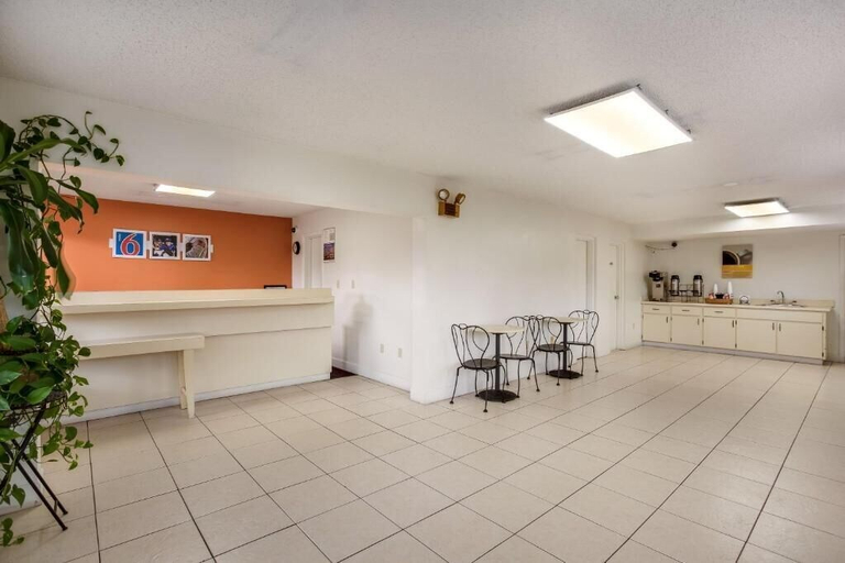 Others 5, Motel 6 Macclenny, FL, Baker
