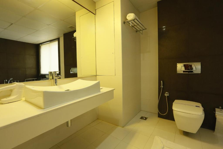Bathroom, Hotel Moonlit Regency, Idukki
