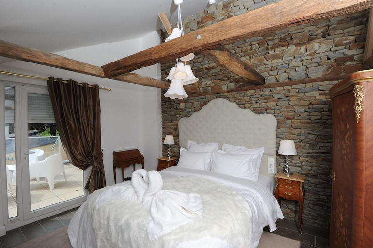 Bedroom 3, Hotel Victor Hugo, Manche