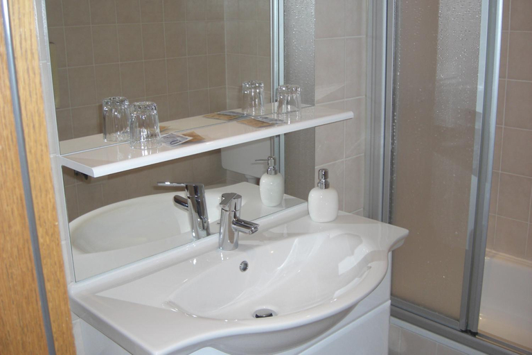 Bathroom 2, Hotel Holscher, Solingen
