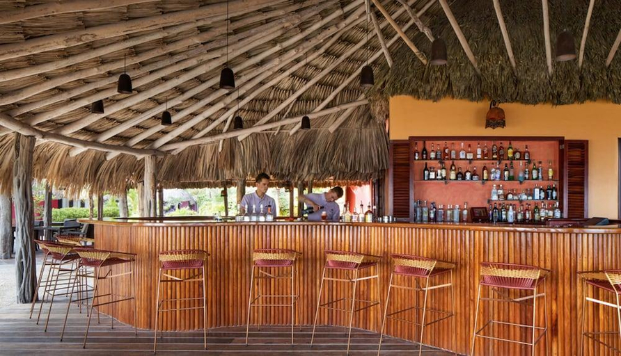 Food & Drinks 5, Matachica Beach Resort and Spa