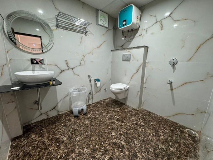 Bathroom, Velora Inn, Varanasi