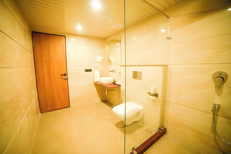 Bathroom 4, Hotel Surya, Varanasi