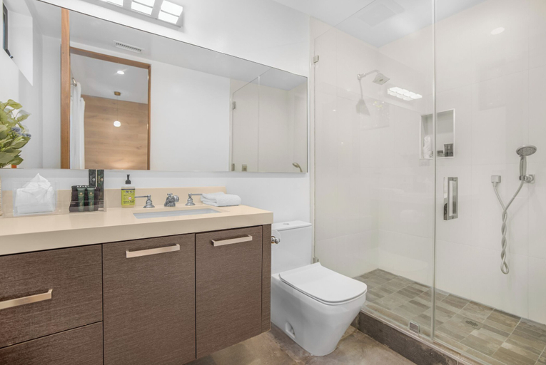 Bathroom 4, Louise Modern - Luxury Smart Estate in Encino w/ Pool, Gym & Spa, Los Angeles