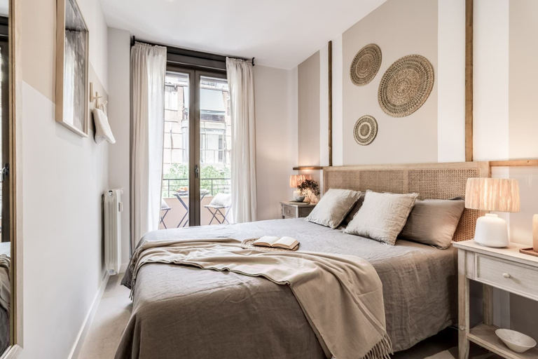 Room 3, Sebastiano - 3 Bedrooms and Balcony in Almagro, Madrid