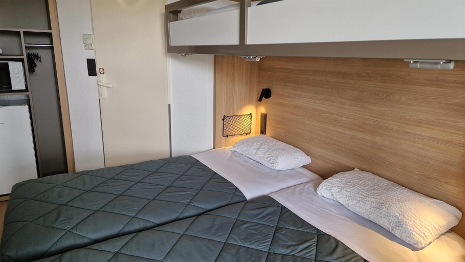 Bedroom 2, Premiere Classe Avignon Nord - Le Pontet, Vaucluse